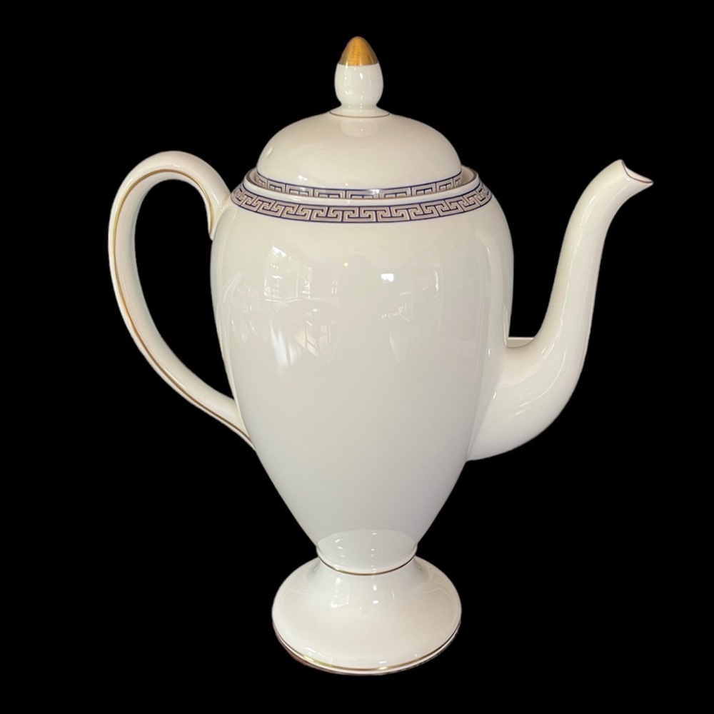 Wedgwood Coffee Pot with Lid 10.5" bone china Palatia pattern like new